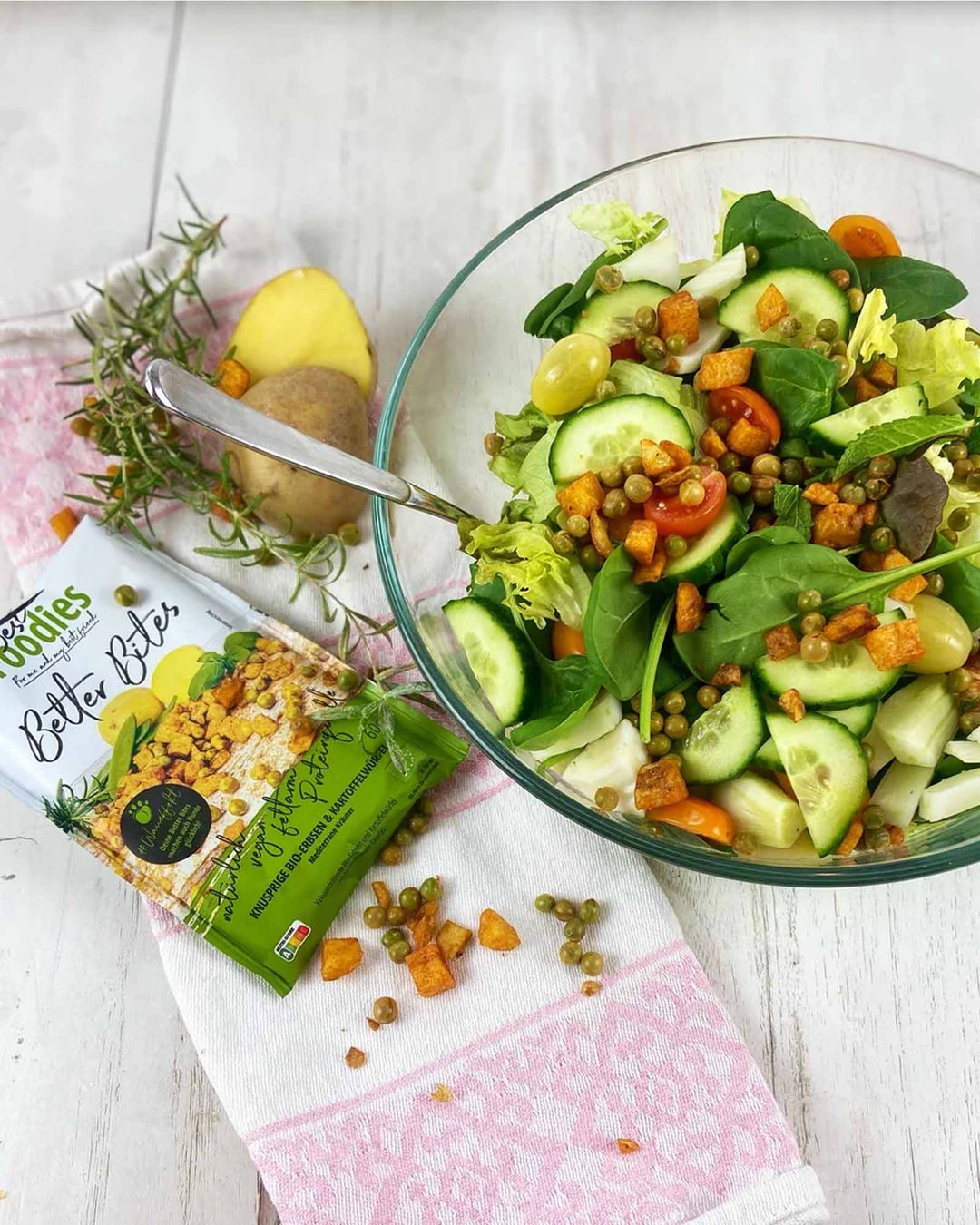 Best Foodies Better Bites mit Erbsen als Serviervorschlag auf Salat