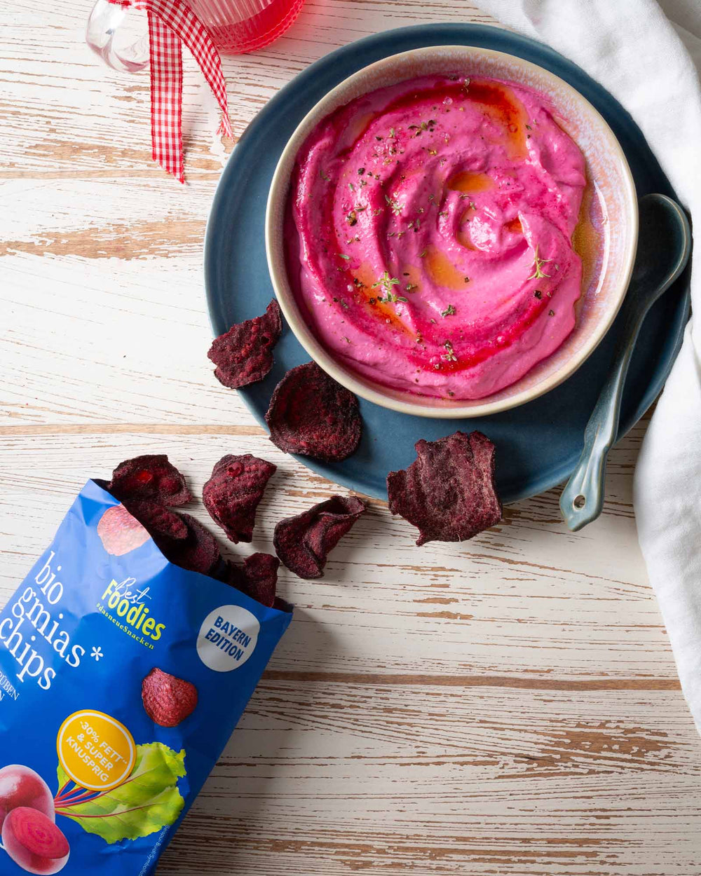 Best Foodies Rote Rüben Chips als Serviervorschlag mit cremigem Dip